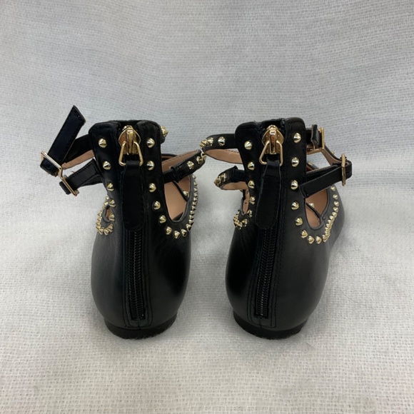 J Lo Jennifer Lopez Black Ayaba Closed Toe Shoes Gold Studded Details Sz 7.5 - Picture 4 of 11